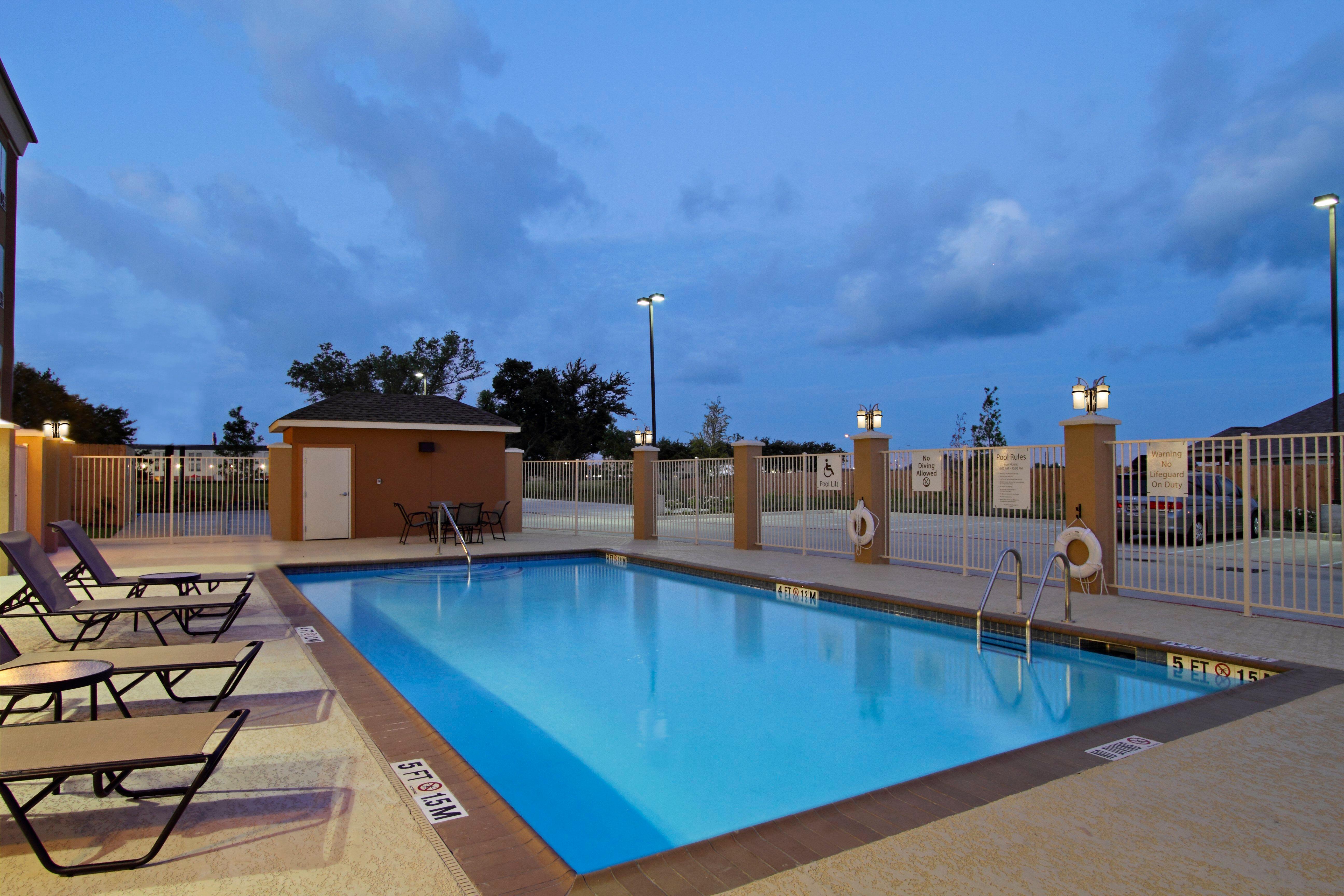 Holiday Inn Express & Suites Houston East - Baytown, An Ihg Hotel Exteriör bild